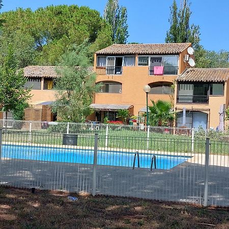 Aux Abords Du Lac Lägenhet Arles Exteriör bild