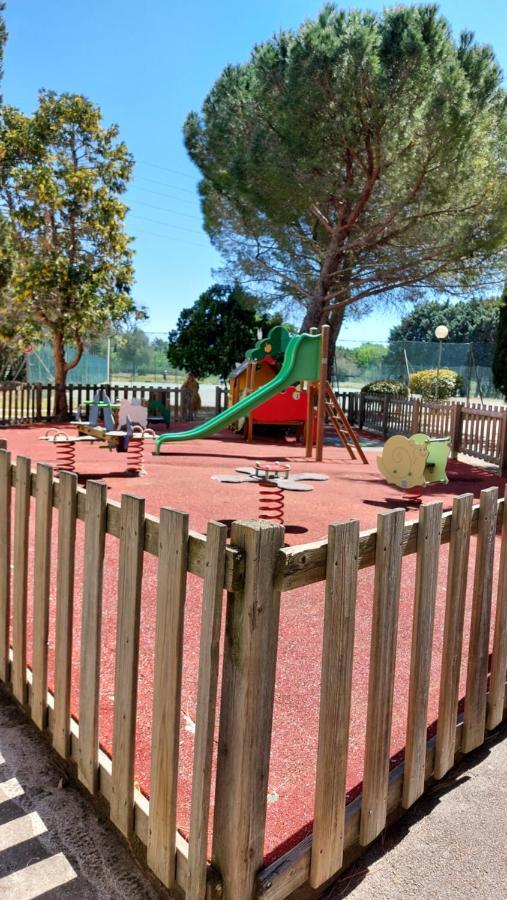 Aux Abords Du Lac Lägenhet Arles Exteriör bild